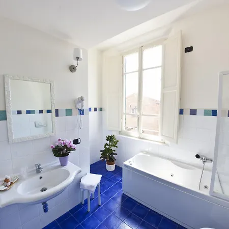 Hotel San Miniato מלון 4*