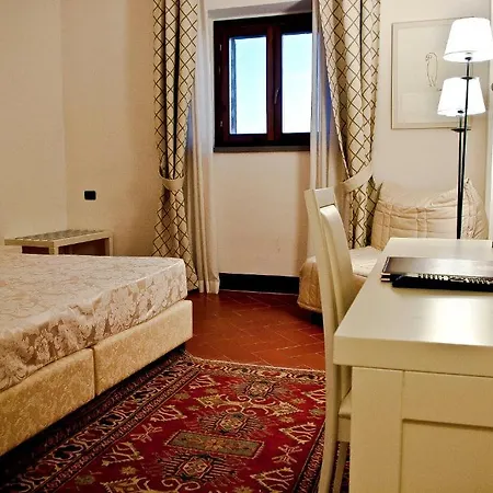 Hotel San Miniato מלון 4*